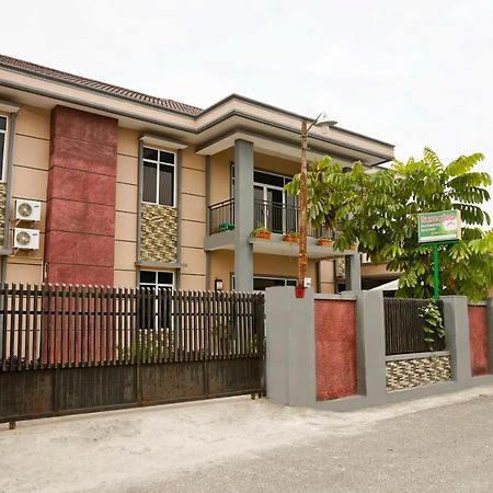 פקאנבארו Oyo 1394 Rumaisa Homestay Syariah מראה חיצוני תמונה