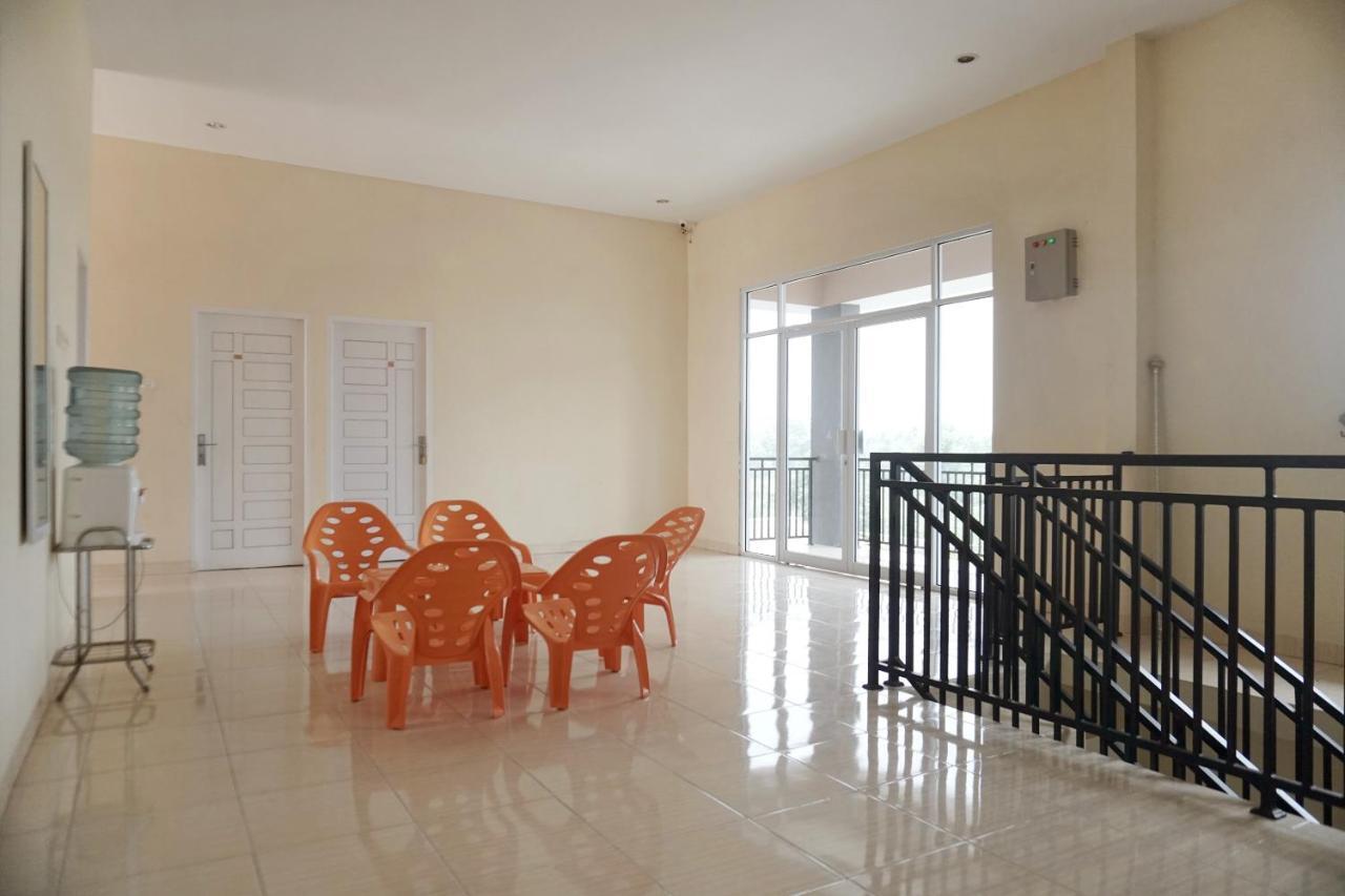 פקאנבארו Oyo 1394 Rumaisa Homestay Syariah מראה חיצוני תמונה