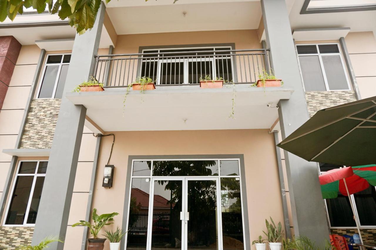 פקאנבארו Oyo 1394 Rumaisa Homestay Syariah מראה חיצוני תמונה